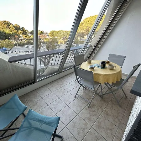 Familial Avec Piscine Et Parking A Port Camargue - Fr-1-250-234 * Le Grau-du-Roi