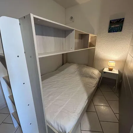 2 Pieces Cabine, Piscine, Parking, 5 Couchages - Port Camargue - Fr-1-250-234 *