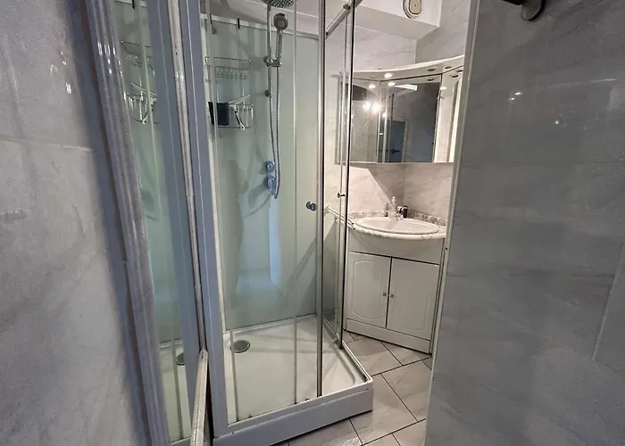 Familial Avec Piscine Et Parking A Port Camargue - Fr-1-250-234 *