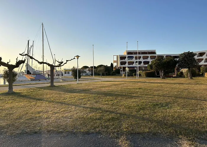 Apartment Familial Avec Piscine Et Parking A Port Camargue - Fr-1-250-234 *